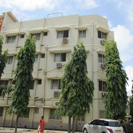 Stadium Holiday Inn Mombasa Exterior photo