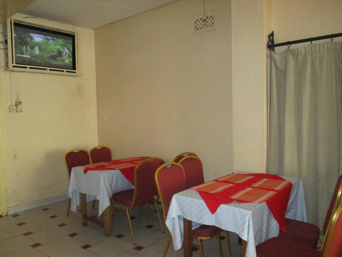 Stadium Holiday Inn Mombasa Exterior photo