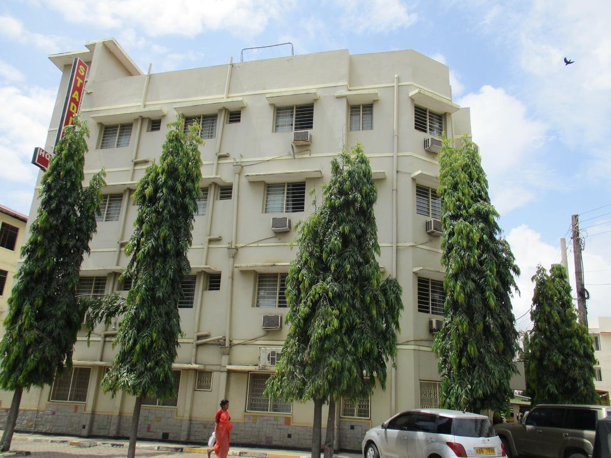 Stadium Holiday Inn Mombasa Exterior photo