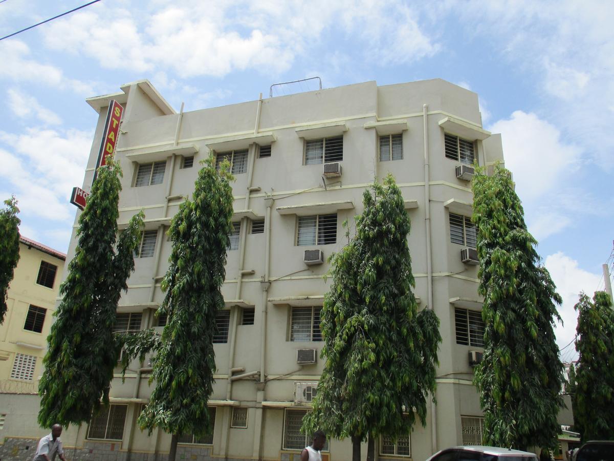 Stadium Holiday Inn Mombasa Exterior photo