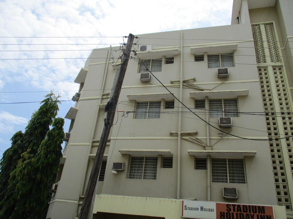 Stadium Holiday Inn Mombasa Exterior photo