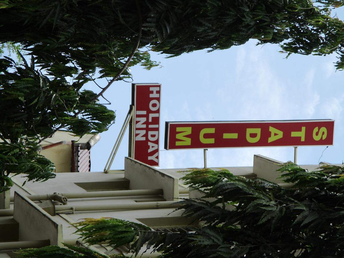 Stadium Holiday Inn Mombasa Exterior photo